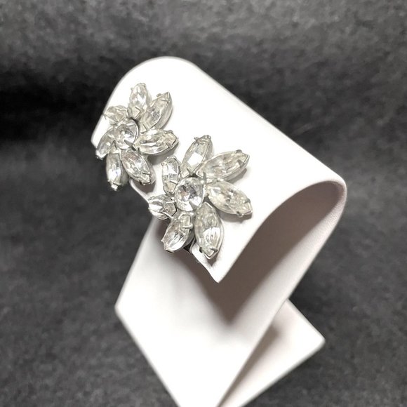 WEISS VINTAGE FLORAL SHAPED RHINESTONES SILVER TONE CLIP ON EARRINGS - Picture 3 of 4